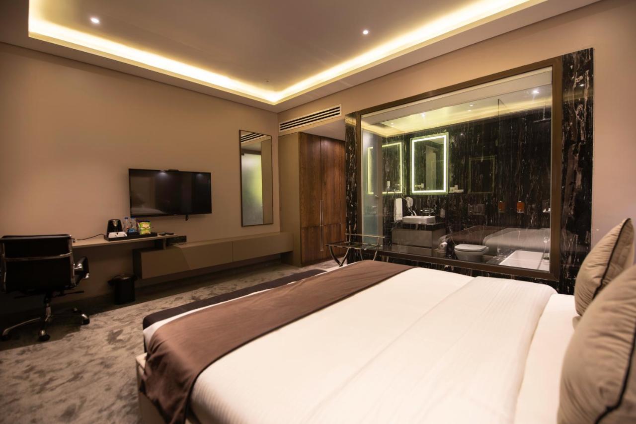 Leela Resort, The Exotic Boutique Hotel - Pure Veg มหาบาเลชวาร์ ภายนอก รูปภาพ