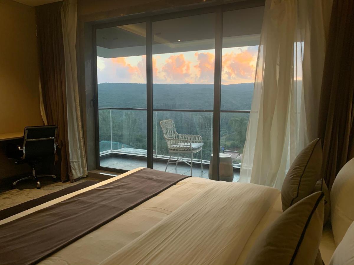Leela Resort, The Exotic Boutique Hotel - Pure Veg มหาบาเลชวาร์ ภายนอก รูปภาพ