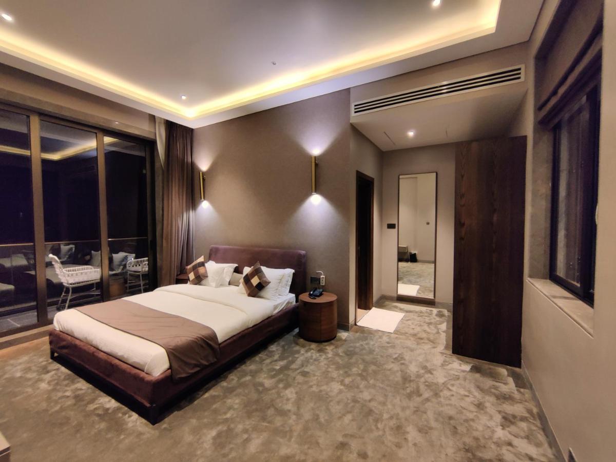 Leela Resort, The Exotic Boutique Hotel - Pure Veg มหาบาเลชวาร์ ภายนอก รูปภาพ