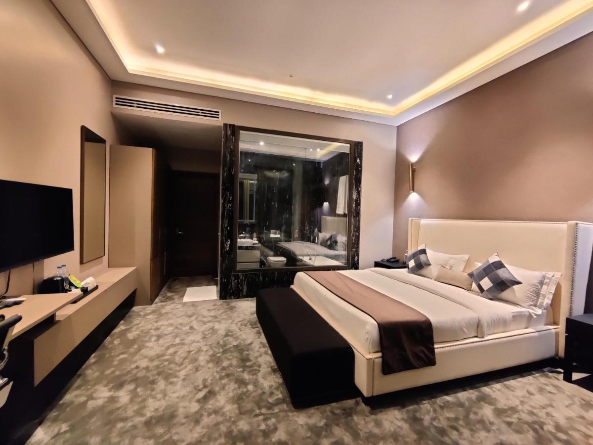 Leela Resort, The Exotic Boutique Hotel - Pure Veg มหาบาเลชวาร์ ภายนอก รูปภาพ