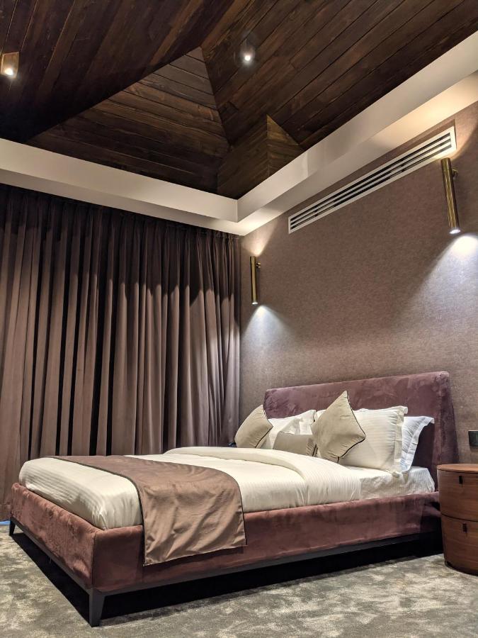 Leela Resort, The Exotic Boutique Hotel - Pure Veg มหาบาเลชวาร์ ภายนอก รูปภาพ