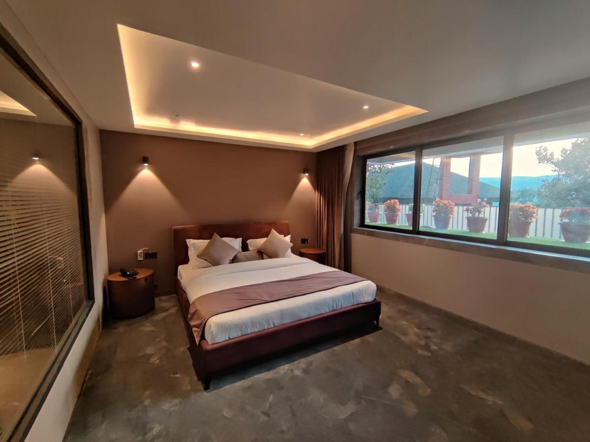 Leela Resort, The Exotic Boutique Hotel - Pure Veg มหาบาเลชวาร์ ห้อง รูปภาพ