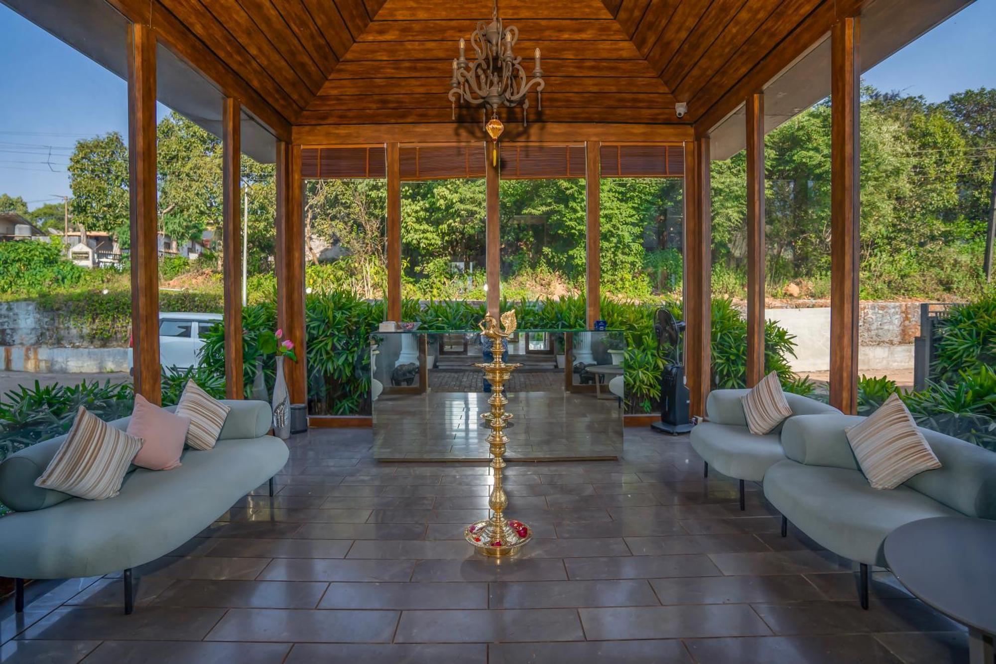 Leela Resort, The Exotic Boutique Hotel - Pure Veg มหาบาเลชวาร์ ภายนอก รูปภาพ