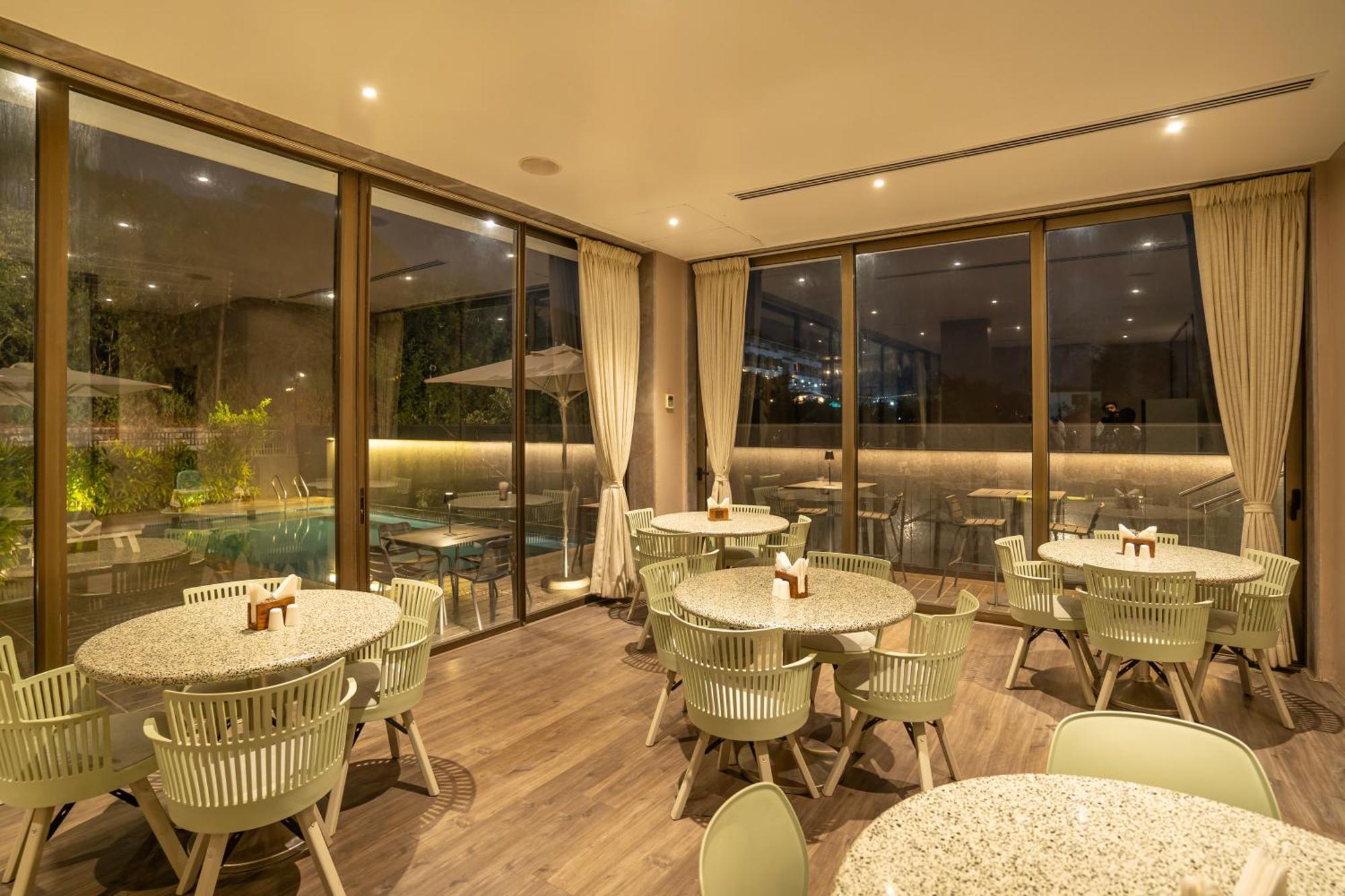Leela Resort, The Exotic Boutique Hotel - Pure Veg มหาบาเลชวาร์ ภายนอก รูปภาพ