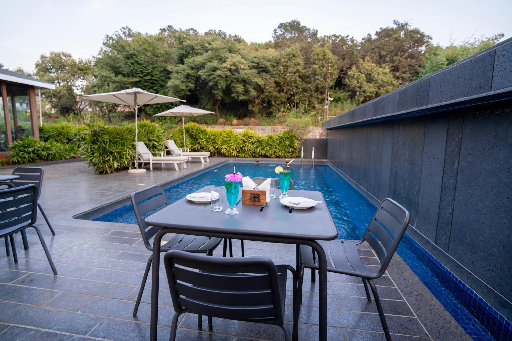 Leela Resort, The Exotic Boutique Hotel - Pure Veg มหาบาเลชวาร์ ภายนอก รูปภาพ