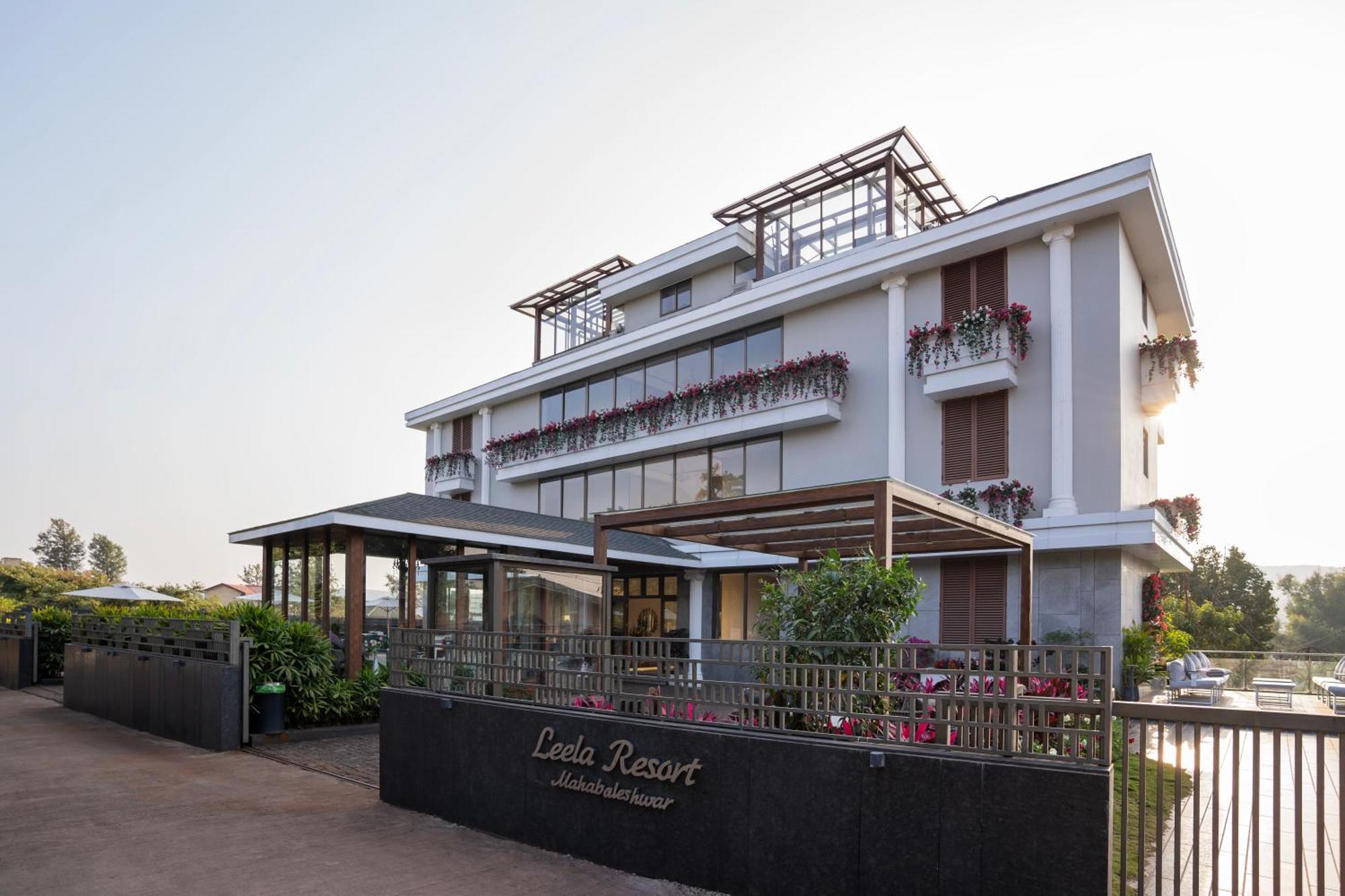 Leela Resort, The Exotic Boutique Hotel - Pure Veg มหาบาเลชวาร์ ภายนอก รูปภาพ