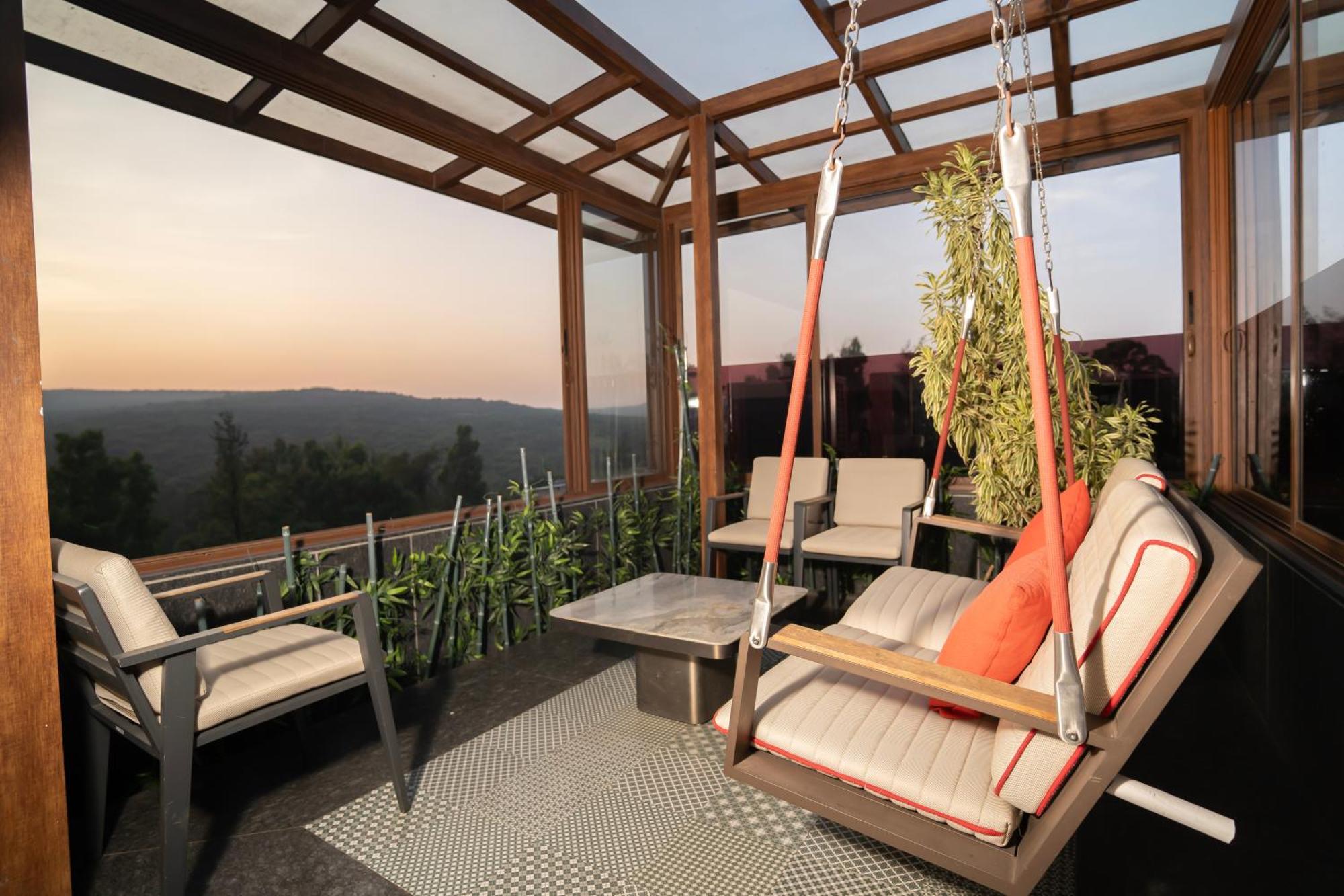 Leela Resort, The Exotic Boutique Hotel - Pure Veg มหาบาเลชวาร์ ภายนอก รูปภาพ